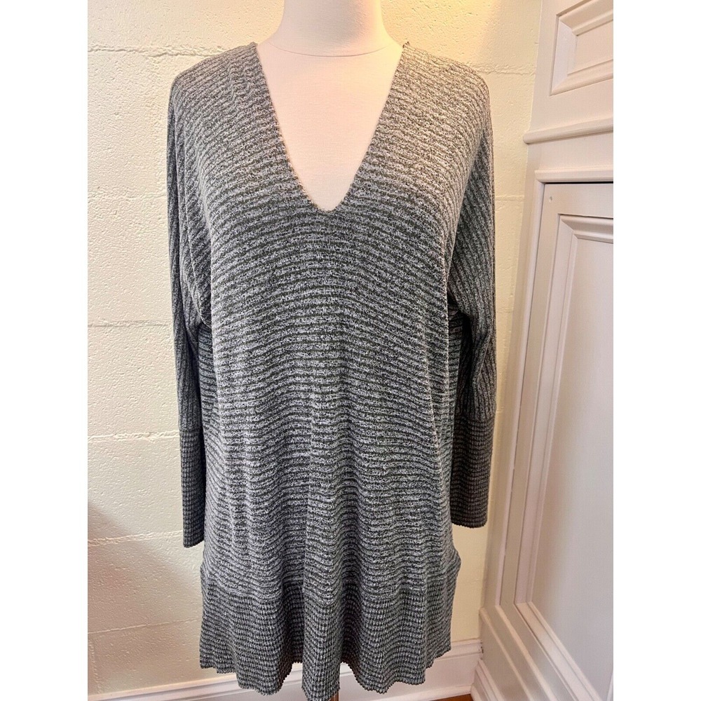 BKE Buckle Wm Green Gray Striped V-Neck Top Sz M Criss Cross Back Dolman Sleeve